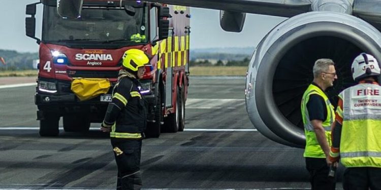 Tmerr në aeroportin e Korfuzit, goma e avionit shpërthen gjatë ngritjes