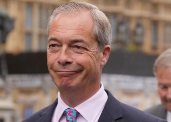 “Do dëbojmë azilkërkuesit nga Britania e Madhe”/ Babai i Brexit premton që të arrestojë dhe dëbojë 600 mijë persona nga kanë ardhur