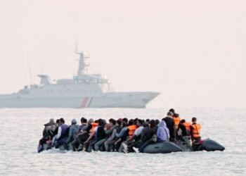 Emigracioni i paligjshëm, Britania forcon masat: 5 vite burg kush reklamon kalimet në rrjetet sociale