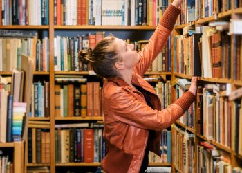 Danimarka heq TVSH-në 25% për librat, lufton “krizën e leximit”