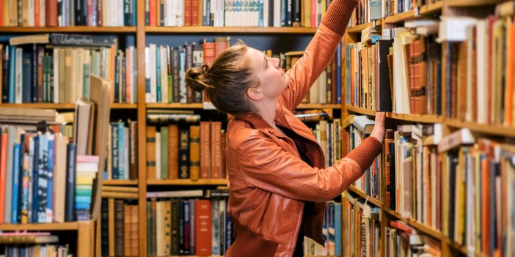 Danimarka heq TVSH-në 25% për librat, lufton “krizën e leximit”