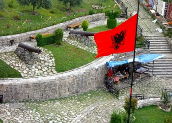 Pse Shqipëria po kriminalizon “talljen” dhe po lehtëson korrupsionin?