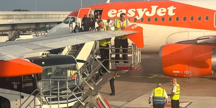 Angli/ Dy avionë përplasen në pistën e aeroportit në Mançester! Pezullohen përkohësisht fluturimet