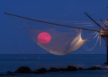 Hëna mbi Bregun Trabocchi, ‘Fotoja e Ditës’ e NASA-s