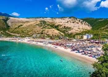 “Express”: Shqipëria, “Xhevahiri i Ballkanit” destinacioni më i mirë për një arratisje në bregdet
