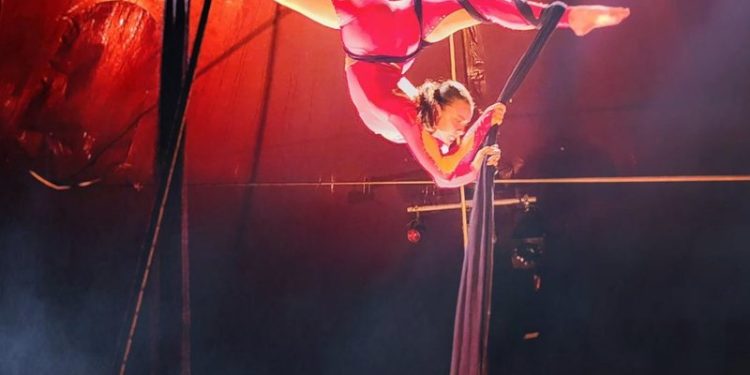 Cirku Kombëtar performancë mbresëlënëse në “Farbifestival” në Zvicër