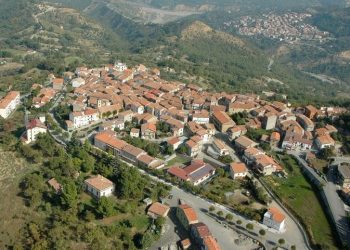 Shpopullimi i fshatit arbëresh, kryebashkiaku i bën thirrje Melonit