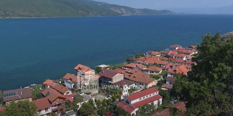 Lini destinacion turistik ndërkombëtar, dëshmitë si vendbanimi më i vjetër në Evropë sjellin fluks të lartë turistësh