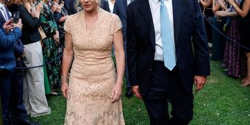 Nuk i pëlqente vila që i kishin caktuar,​ ambasadori amerikan në Itali jetoi në jaht dhe shkonte në punë me helikopter