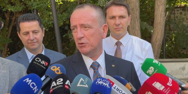 Implementimi i gjuhës shqipe, “kohezioni mes maqedonasve dhe shqiptarëve me rëndësi për stabilitetin”