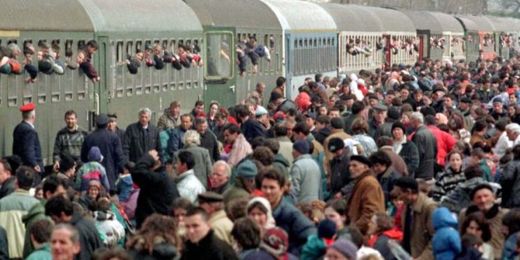 Prokuroria dorëzon aktakuzë në mungesë për dëbimin me forcë të mbi 800 mijë civilëve shqiptarë më 1999