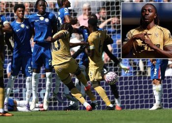 E pazakontë në Angli, anulohet një supergol i Eze ndaj Chelsea nga goditja e dënimit