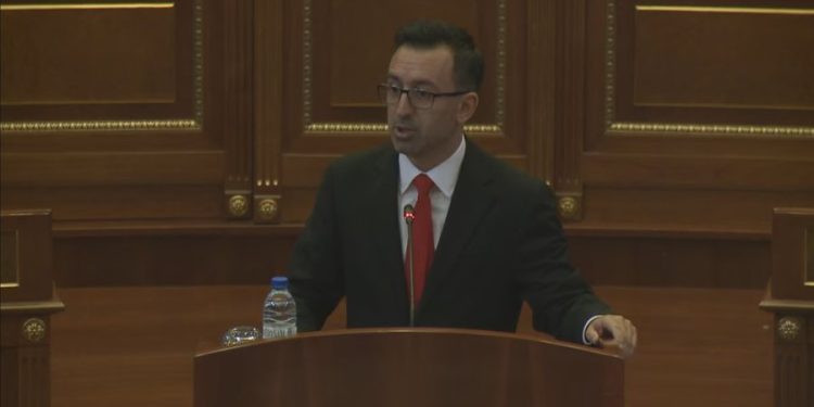 Zgjidhet kriza politike në Kosovë/ Një “Amerikan” në krye të Kuvendit të Kosovës, Dimal Basha merr 73 vota