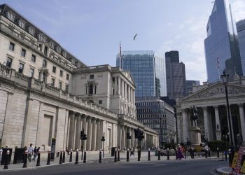 ‘Bankat britanike përfitojnë miliarda nga interesat’/ Kërkohet ndërhyrje fiskale për të mbështetur bankën qendrore, taksapaguesit