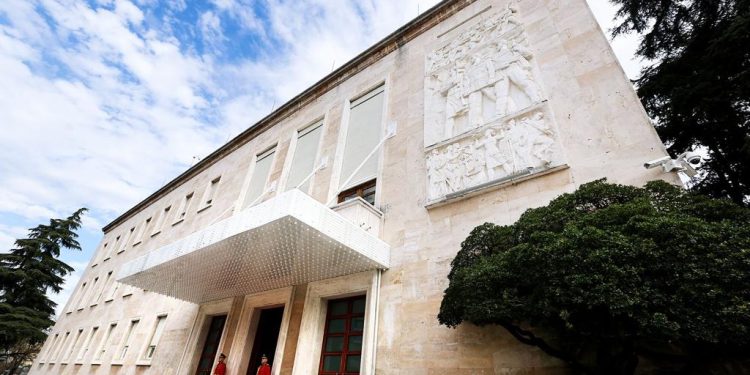 E ngarkuara me punë e SHBA, Nancy Vanhorn shkon në kryeministri