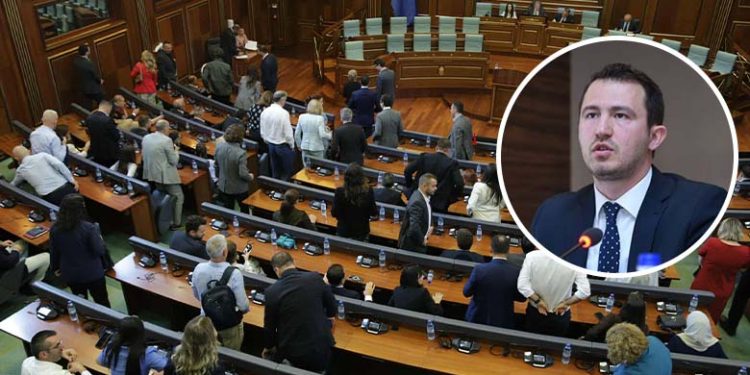 Krasniqi: Mandatet duhet t’i kthehen popullit, para se vendi të shkojë në zgjedhje të reja partitë të bien dakord për disa çështje