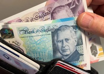 Britania lëshon në qarkullim bankënotat me portretin e Mbretit Charlesi i Tretë