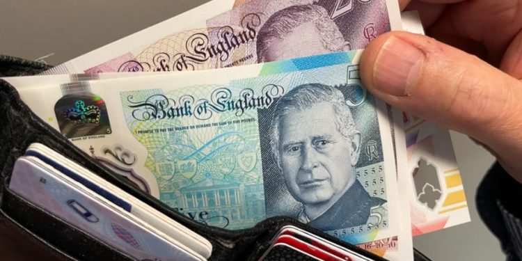 Britania lëshon në qarkullim bankënotat me portretin e Mbretit Charlesi i Tretë