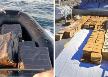 VIDEO/ Britani, momenti kur skafi i ndjekur nga policia me 18 mln euro kokainë del në breg