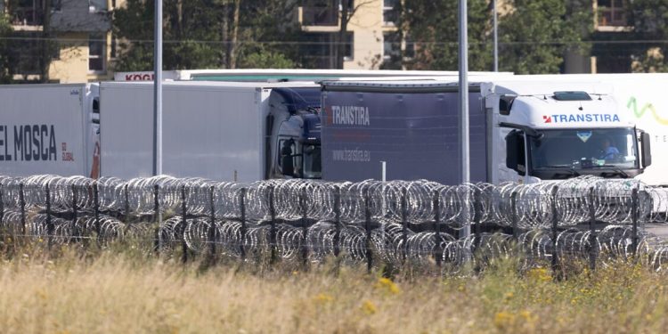 Ishin nisur për në Britani, 13 emigrantë gjenden të ngrirë në një kamion frigoriferik