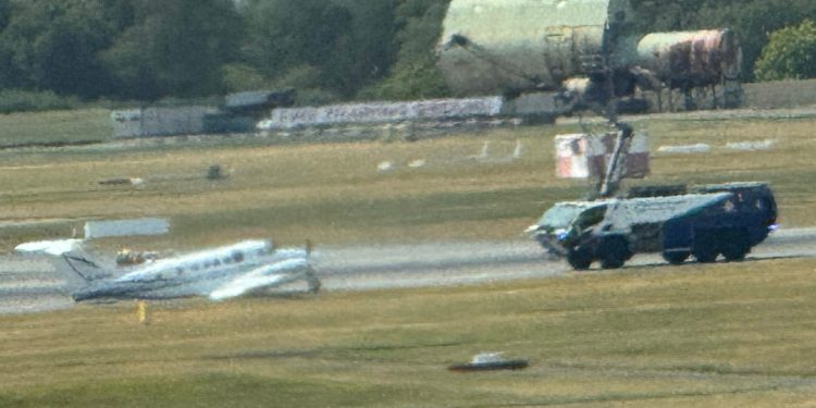 Incident ajror në Birmingham, mbyllet pista pasi një avioni iu bllokua helika