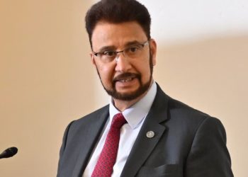 Qipro përshëndet dorëheqjen e të dërguarit tregtar të Mbretërisë së Bashkuar pas vizitës në veri