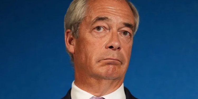 Farage: Kush mbërrin me gomone, do arrestohet dhe do dëbohet nga Britania