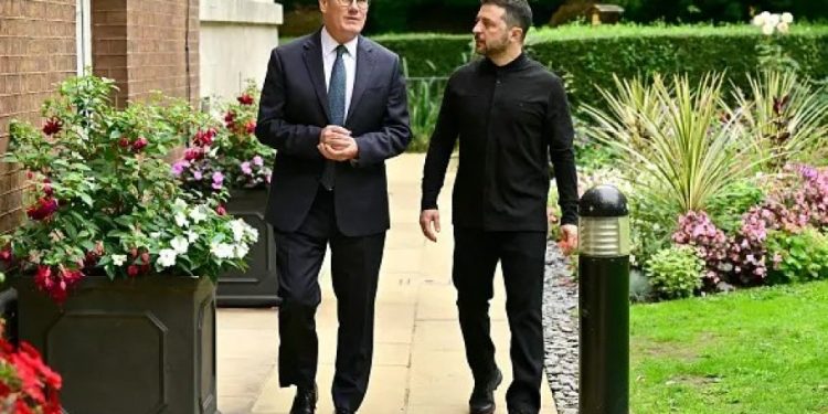 Negociatat për Ukrainën/ Britania e pranon privatisht lëshimin e territoreve