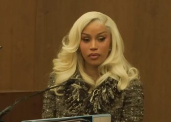“Nuk e preka me dorë”, Cardi B dëshmon në gjyq për akuzat se sulmoi rojen e sigurisë