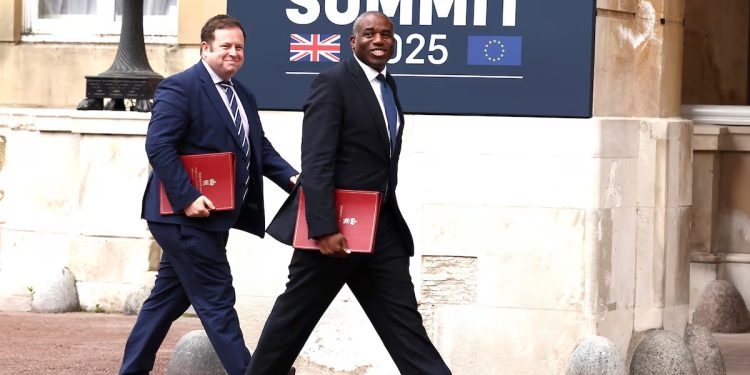 Britania mbledh në Belfast mbi 15 ministra të Jashtëm, diskutohet për Ballkanin