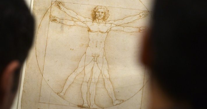 Pse e vizatoi Leonardo da Vinci “Njeriun Vitruvian”? – Historia e një vizatimi që bashkon artin, shkencën dhe trupin njerëzor
