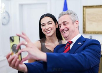 Ambasadori Hargreaves: Britania e Kosova janë krenare ta quajnë Dua Lipën të tyren