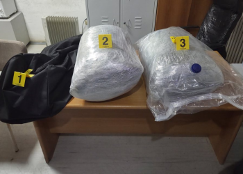 Ndodh në kufirin Shqipëri-Kosovë, trafikanti hedh çantën me 21 kg marijuanë dhe arratiset drejt malit
