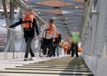 Britania nis kthimin e emigrantëve, fillon zbatimi i marrëveshjes së re me Francën