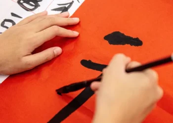 Ligj i ri në Britani për lirinë e fjalës, në shënjestër qendrat kulturore kineze