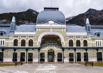 Nga “Titaniku i Pirenejve” në hotel luksoz, rilindja e stacionit më të pafat të Evropës
