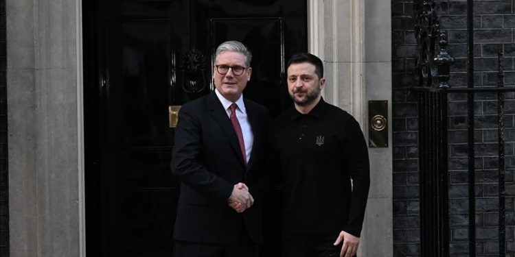 Kryeministri britanik dhe presidenti ukrainas do të takohen në Londër përpara takimit Trump-Putin