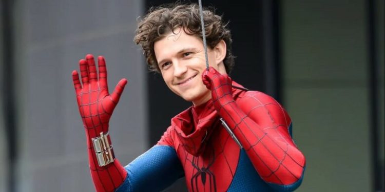 Tom Holland rikthehet në Skoci, xhiron Spider Man-in e ri në rrugët e Glasgout