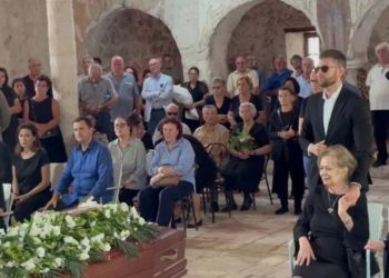 I jepet lamtumira e fundit regjisorit Dhimitër Anagnosti, Nderi i Kombit prehet në Vuno