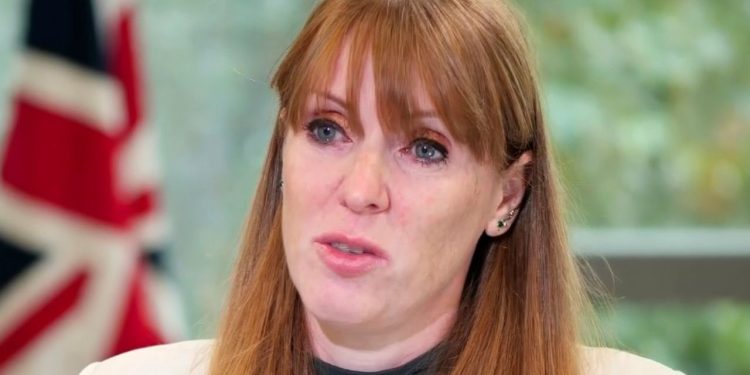 Shmangu taksat, zv/kryeministrja britanike rrezikon shkarkimin