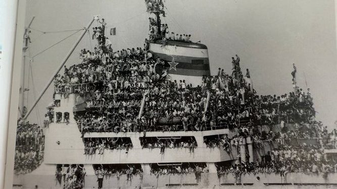 Fotot dramatike të anijes ‘Vlora’ në eksodin e gushtit ’91!