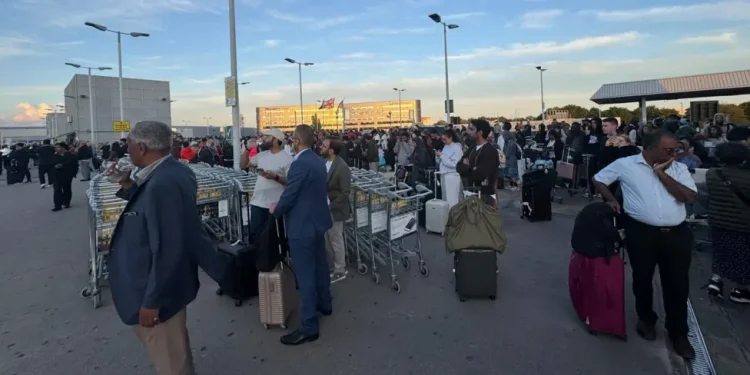 Heathrow rihapet pas frikës për ‘materiale të rrezikshme’