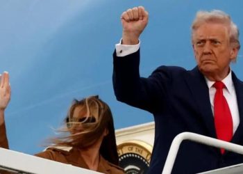 Përfundojnë vizitën në Britani, Donald dhe Melania Trump nisen drejt SHBA-së