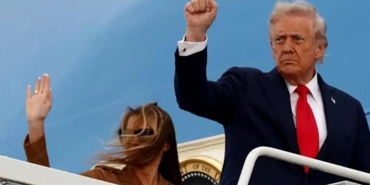 Përfundojnë vizitën në Britani, Donald dhe Melania Trump nisen drejt SHBA-së