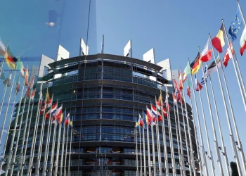 Sondazhi i Eurobarometrit- Shqiptarët të parët në rajon për mbështetjen për anëtarësimin në BE, serbët të fundit