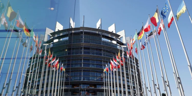 Sondazhi i Eurobarometrit- Shqiptarët të parët në rajon për mbështetjen për anëtarësimin në BE, serbët të fundit