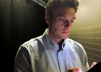 ‘Nuk do të keni nevojë të punoni më kurrë’: Kriminelët i ofrojnë gazetarit para për të hakuar BBC-në