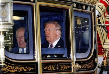 Me karrocë floriri dhe roje nderi, Trump pritet si “King” në Britani, takohet me Mbretin Charles