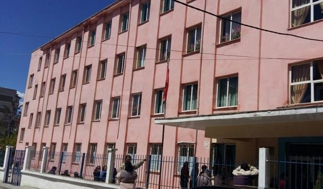 Akuzohet se ngacmoi seksualisht dy nxënëset në Korçë, prokuroria çon në gjykatë mësuesin