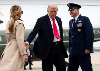 Donald Trump dhe bashkëshortja e tij fluturojnë drejt Londrës